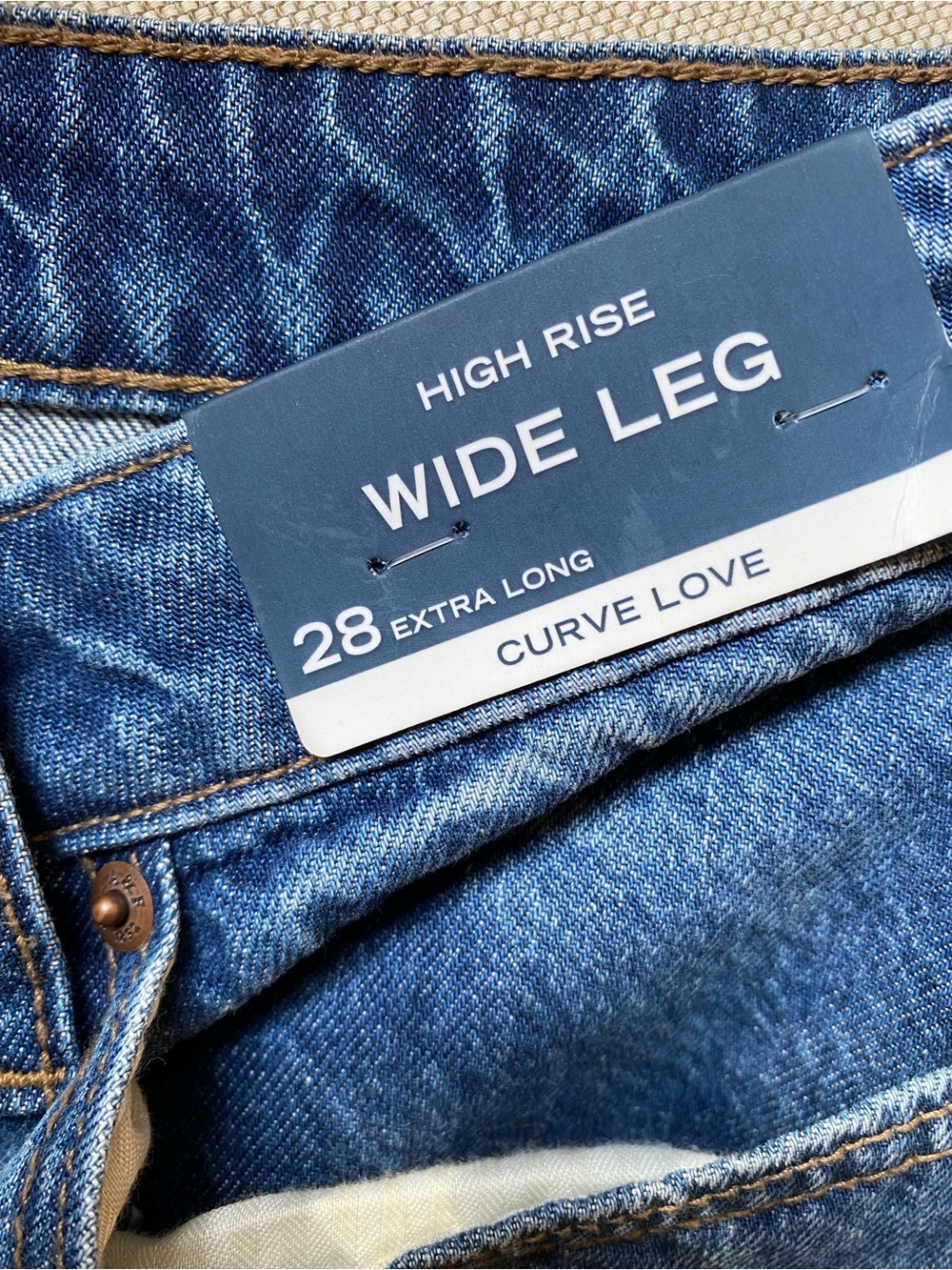 Abercrombie & Fitch Curve Love High-Rise Wide-Leg Jean, 28 Extra Long - Picture 6 of 7